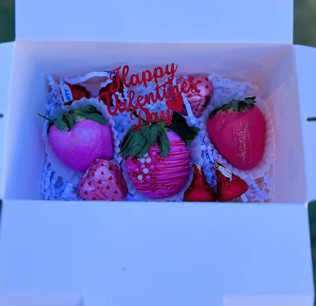 GRAB STRAWBERRIES BOX