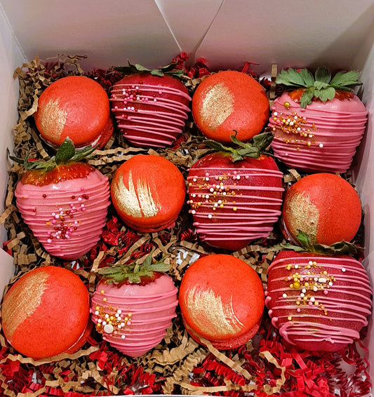 STRAWBERRIES & MACARONS MIX BOX